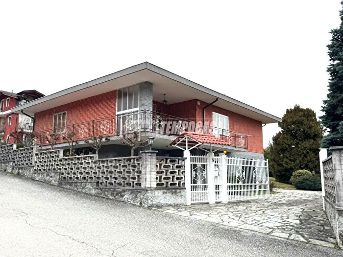 Casa con 6 locali in vendita in Via Lanzo, Givoletto