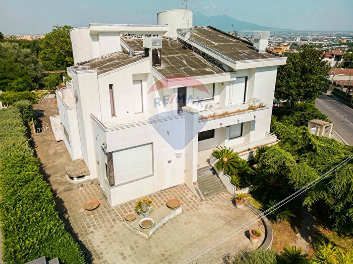 Casa con 17 locali in vendita in Viale degli Aranci, SantEgidio Del Monte Albino