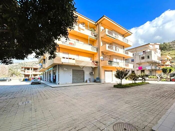 Appartamento quadrilocale in vendita in Via Lungo Aron, Cetraro
