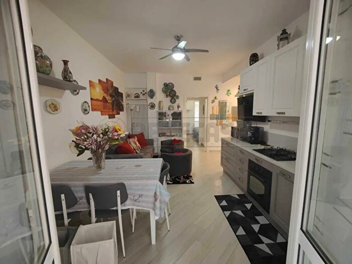 Appartamento quadrilocale in vendita in Via del Sagittario, Finale Ligure