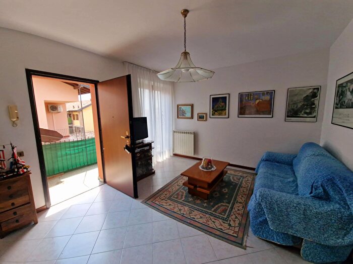 Appartamento quadrilocale in vendita in Via Manzoni, Albiolo