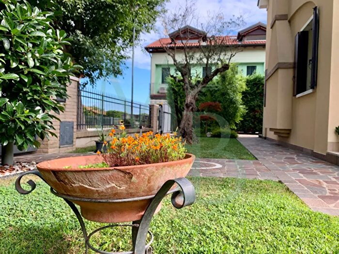 Casa con 5 locali in vendita in Via Santo Stefano, Vigonza