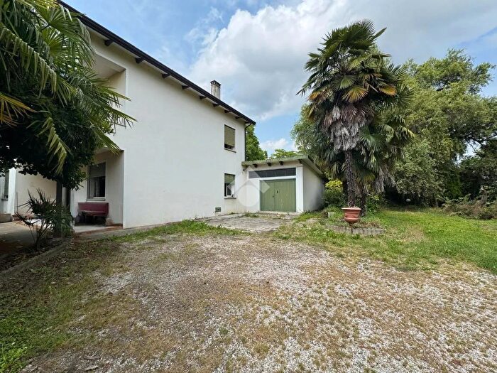 Casa con 8 locali in vendita in Via Maseralino, Cartura