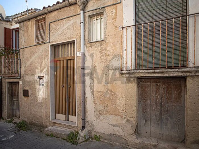 Casa con 5 locali in vendita in Licodia Eubea