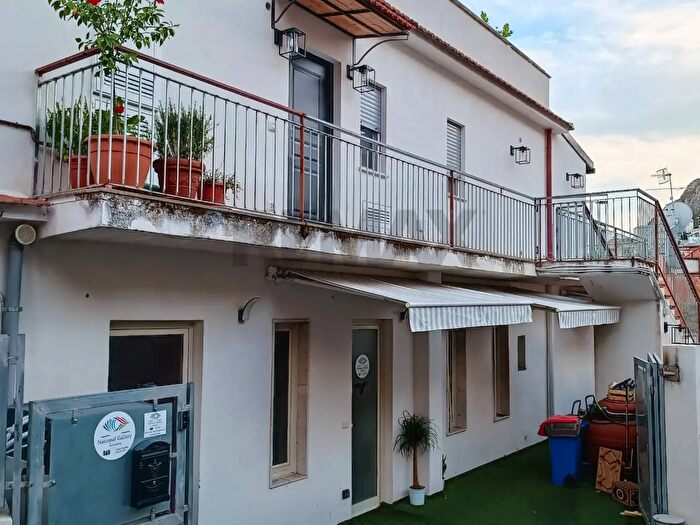 Appartamento con 8 locali in vendita in Gaetano Martino, Taormina