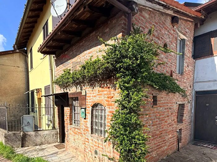 Casa bilocale in vendita in Via Marconi, Cura Carpignano