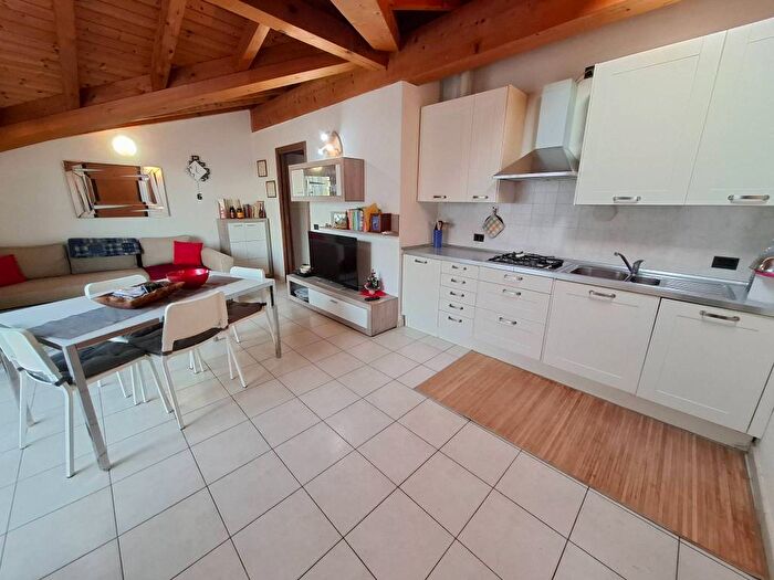 Appartamento monolocale in affitto in Via Monte Resegone, Centro, Novedrate