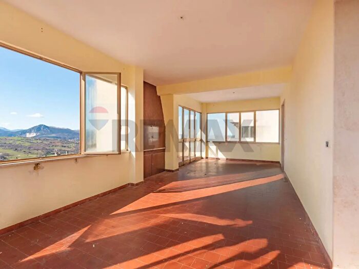 Appartamento con 10 locali in vendita in Via Umbria, Cupramontana