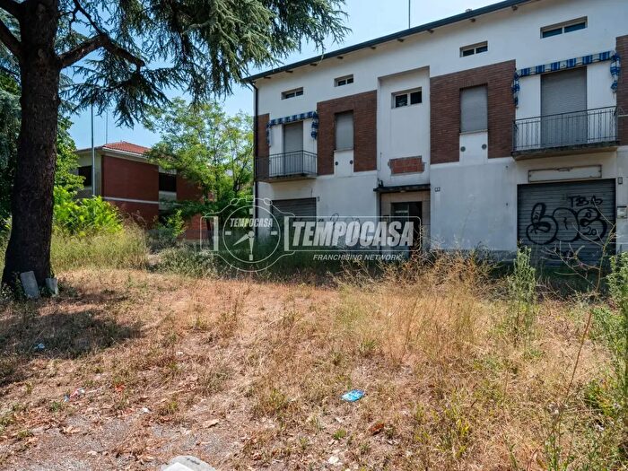 Casa con 6 locali in vendita in Via della Canalina, Reggio nell'Emilia