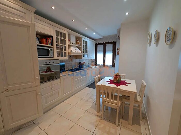 Appartamento trilocale in vendita in Via Serrati, Terni