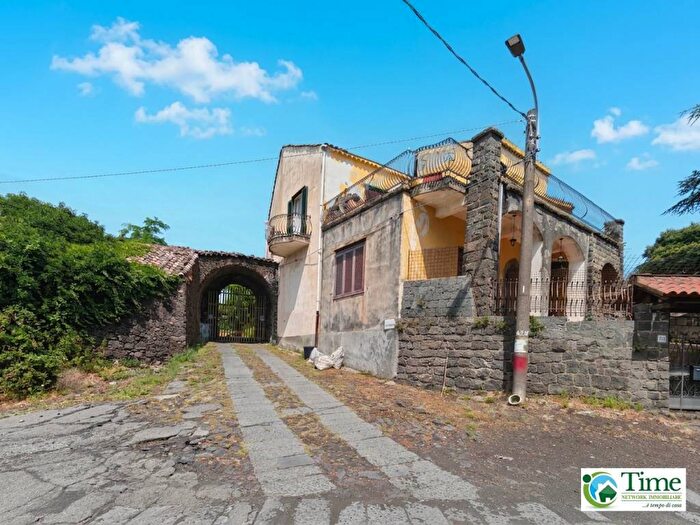 Casa trilocale in affitto in Via Tarderia, Centro, Pedara