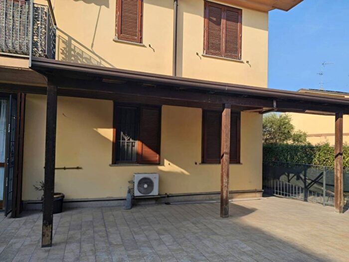 Appartamento trilocale in vendita in Via Adamello, Zibido San Giacomo