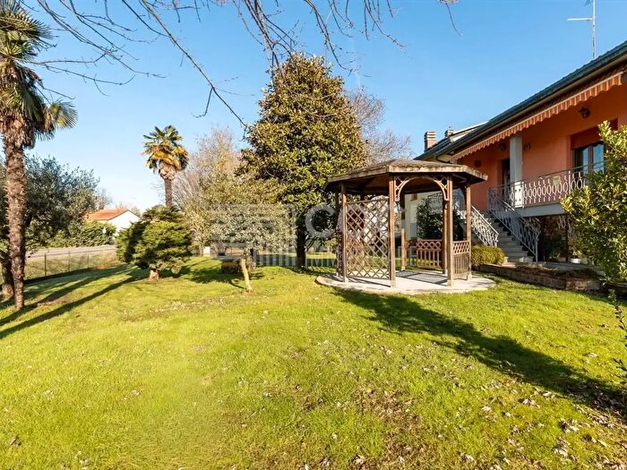 Casa con 5 locali in vendita in Via X Aprile, Lugo