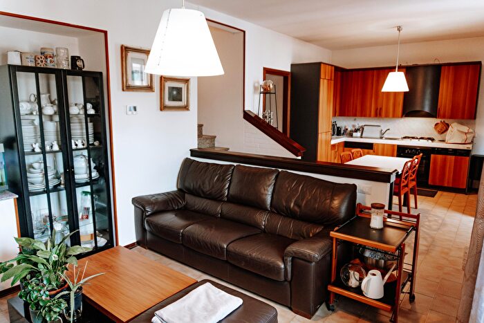 Casa con 6 locali in vendita in Calendasco