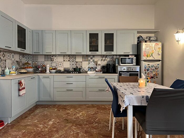 Appartamento trilocale in vendita in Via Fratelli Canepa, Savona