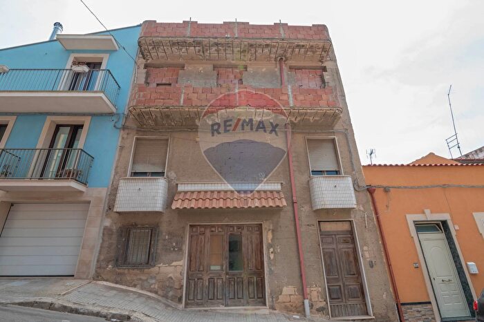 Casa con 8 locali in vendita in Via Pietro Micca, Pachino