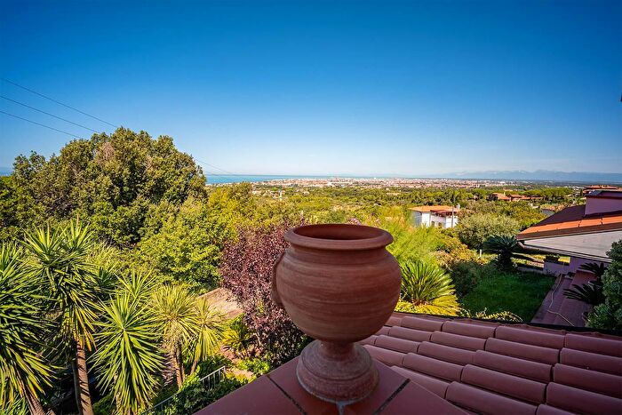 Casa con 6 locali in vendita in Livorno