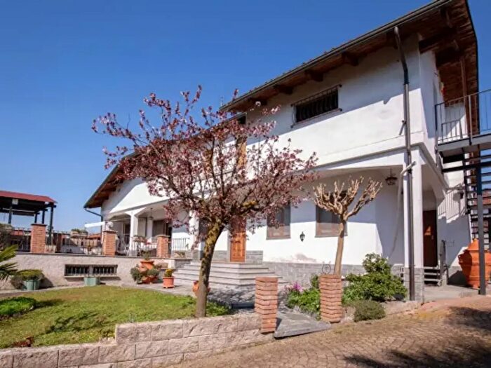Casa con 6 locali in vendita in Vicolo San Pietro, Cambiano