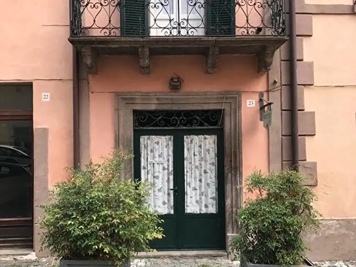 Appartamento quadrilocale in vendita in Via degli Archi, Tuscania