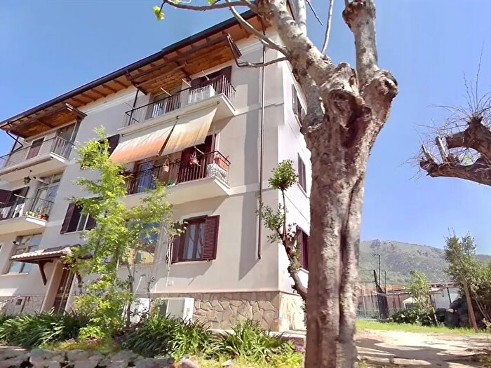 Appartamento trilocale in vendita in Via Giacomo Matteotti, Cave