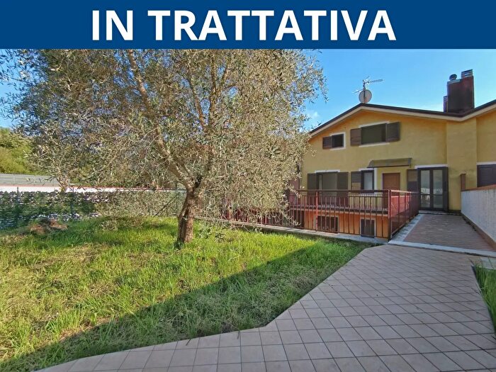 Appartamento con 6 locali in vendita in Via Cerzeta, Solofra