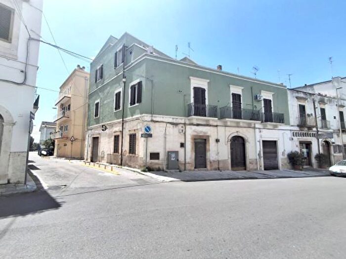 Appartamento quadrilocale in vendita in Via Benedetto Petrone, Noci
