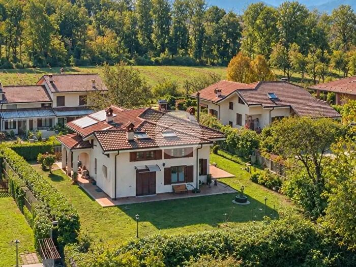 Casa con 8 locali in vendita in Via Chiattera, Avigliana