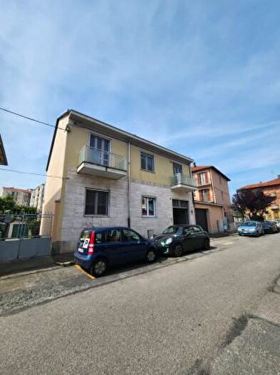 Casa con 6 locali in vendita in Via La Thuile, Torino