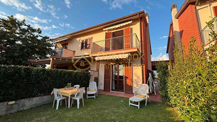 Casa con 7 locali in vendita in Via Don Francesco Soldaini, Cascina