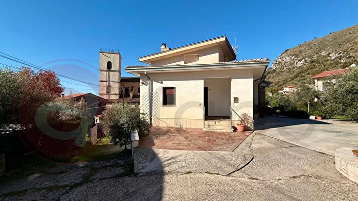 Casa con 6 locali in vendita in Via Littorio, Roccasecca