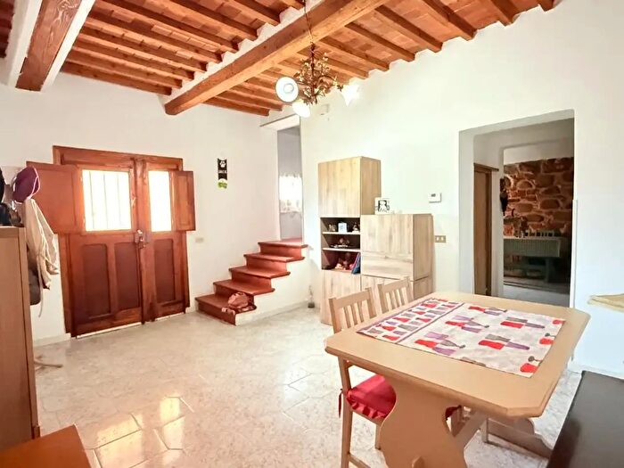 Casa con 7 locali in vendita in Fucecchio