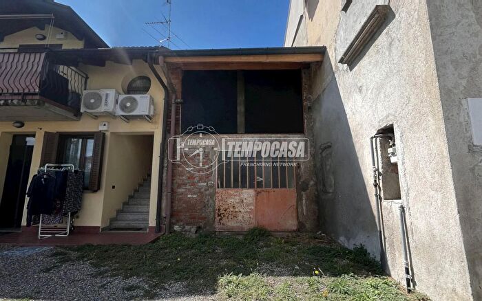 Casa in vendita in Via SantElisabetta, Parabiago