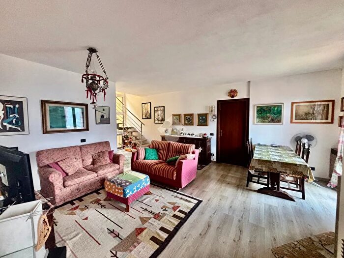 Appartamento trilocale in vendita in Via Case Greche, Pian Camuno