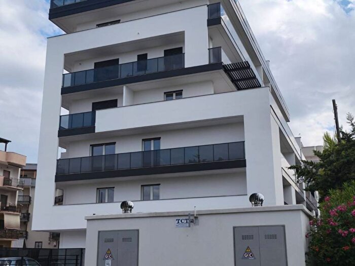 Appartamento trilocale in affitto in Via Pisa, Trani