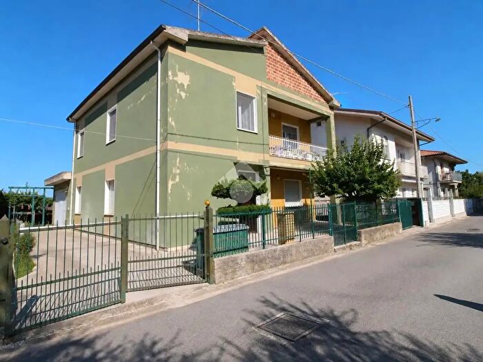Appartamento trilocale in vendita in Via Nazionale per Teramo, Giulianova