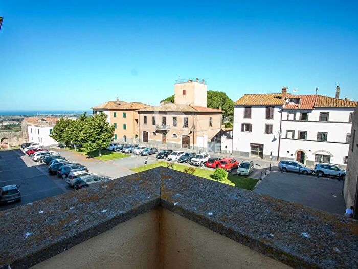 Appartamento con 5 locali in vendita in Via XX Settembre, Tarquinia