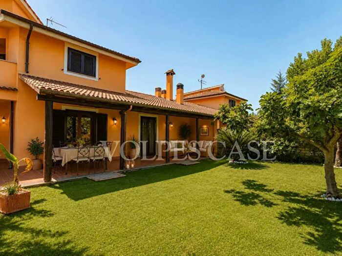 Casa quadrilocale in vendita in Strada Morlupo Capena, Morlupo