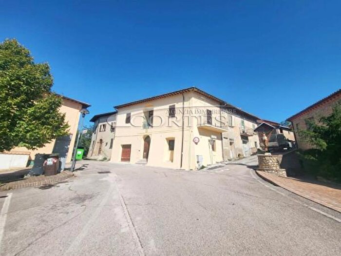 Casa con 6 locali in vendita in Piazza Centrale, Deruta