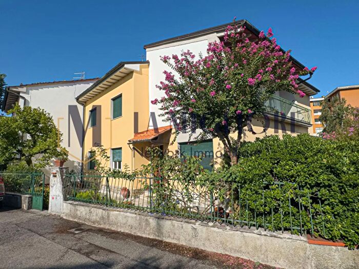 Appartamento con 5 locali in vendita in Via Girolamo De' Rossi, Pistoia