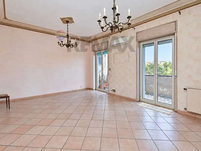Appartamento con 5 locali in vendita in Via Salvatore Salomone Marino, Catania