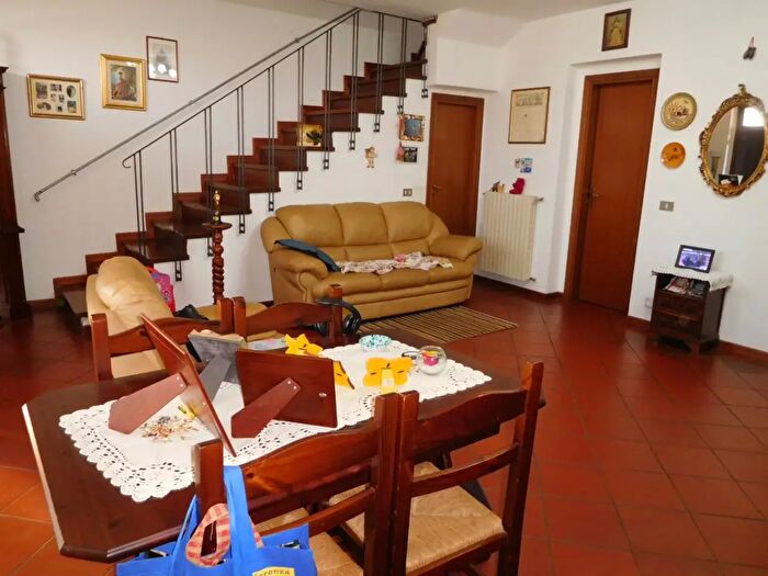 Casa con 7 locali in vendita in Calci