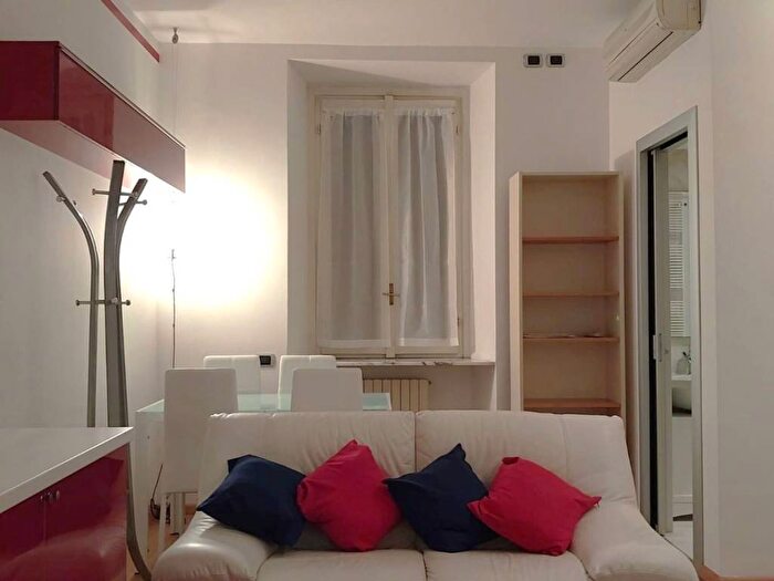 Appartamento bilocale in affitto in Via Disciplini, Carrobbio, Milano