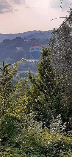 Casa con 13 locali in vendita in Strada Podere Pernossi Snc, Perugia
