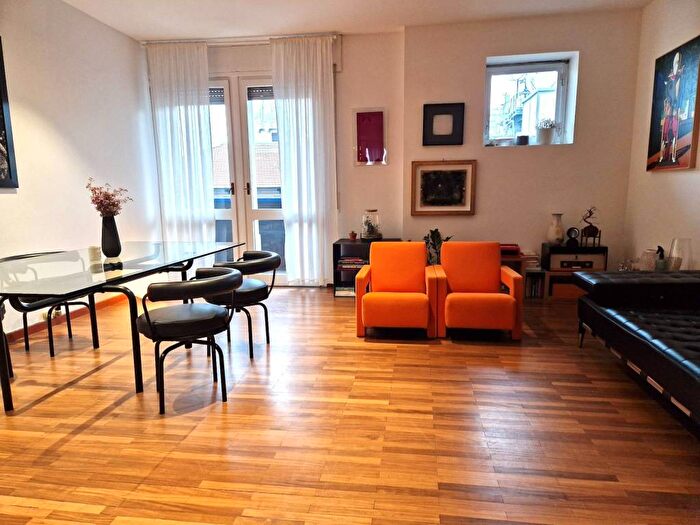 Appartamento trilocale in affitto in Via Francesco Domenico Guerrazzi, Arco della Pace, Milano