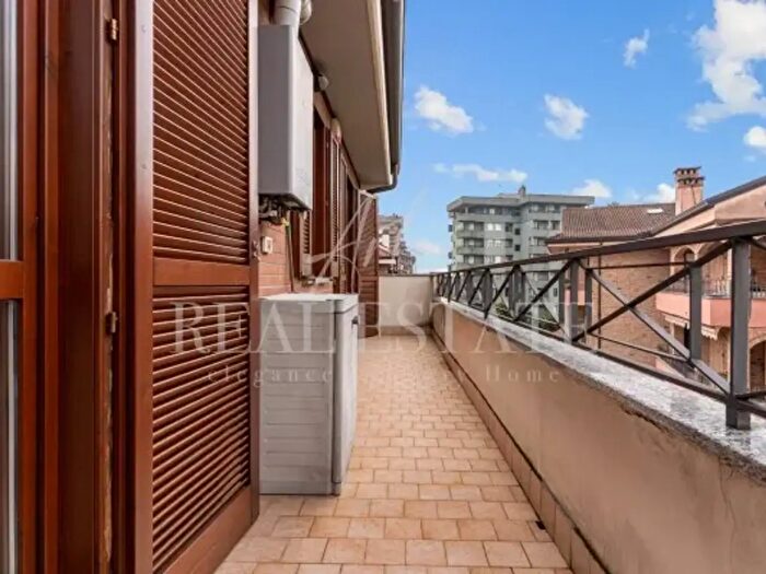 Appartamento trilocale in vendita in Via Romeo Vaj, Desio