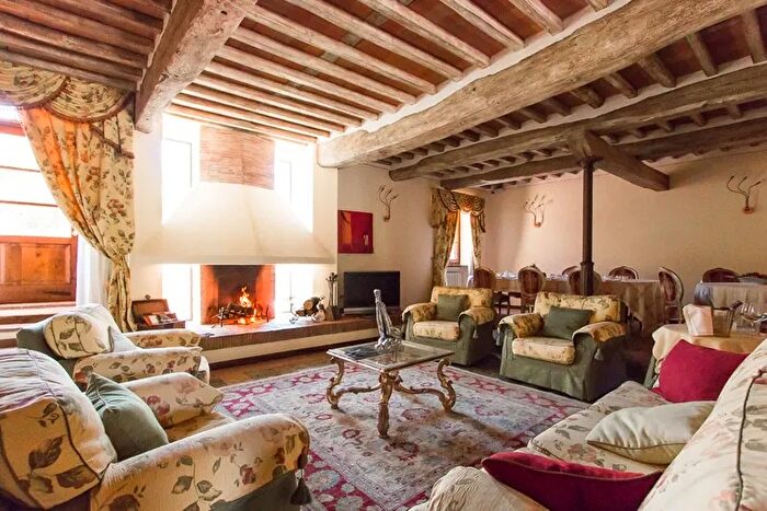 Casa con 12 locali in vendita in Carducci Pietrasanta, Pietrasanta