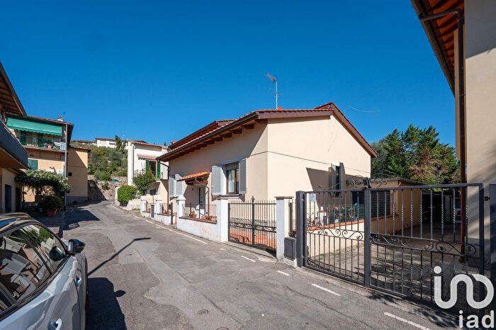 Casa con 9 locali in vendita in Via Via delle Viacce, Fiesole