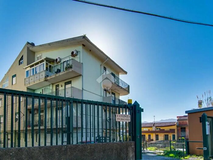 Appartamento trilocale in vendita in Via Pace Giammoro, Pace Del Mela