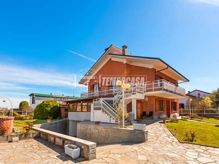 Casa con 10 locali in vendita in Via Giuseppe Parini, Chieri