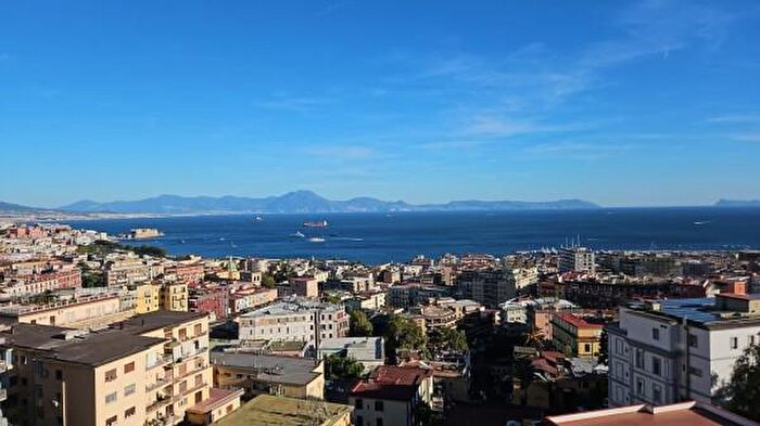 Appartamento con 5 locali in vendita in Via Torquato Tasso, Napoli